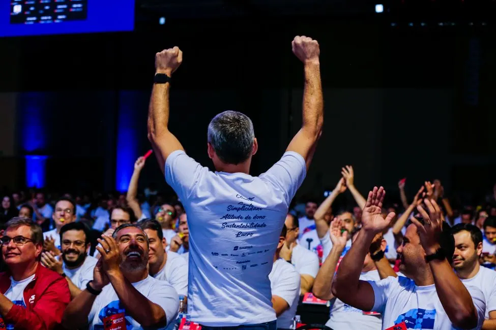 Empreendedores em evento de tecnologia