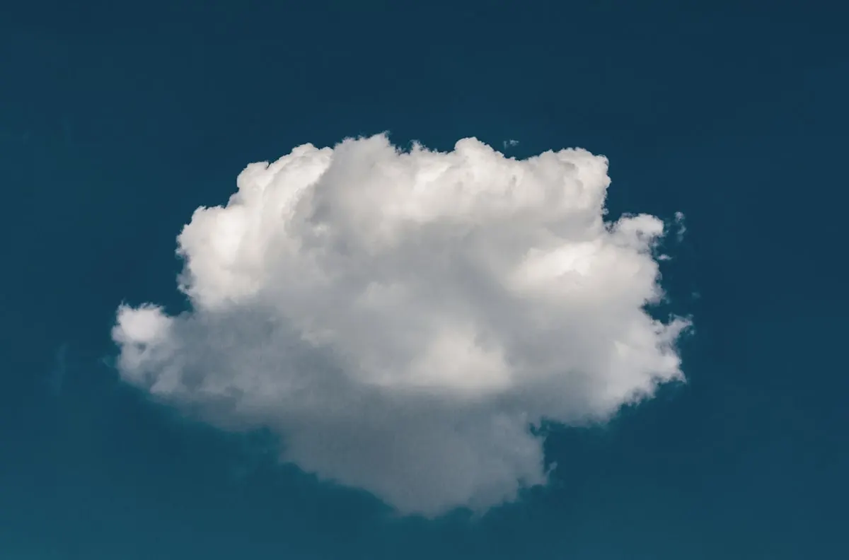 Infraestrutura de cloud computing representando migração de dados empresariais para a nuvem