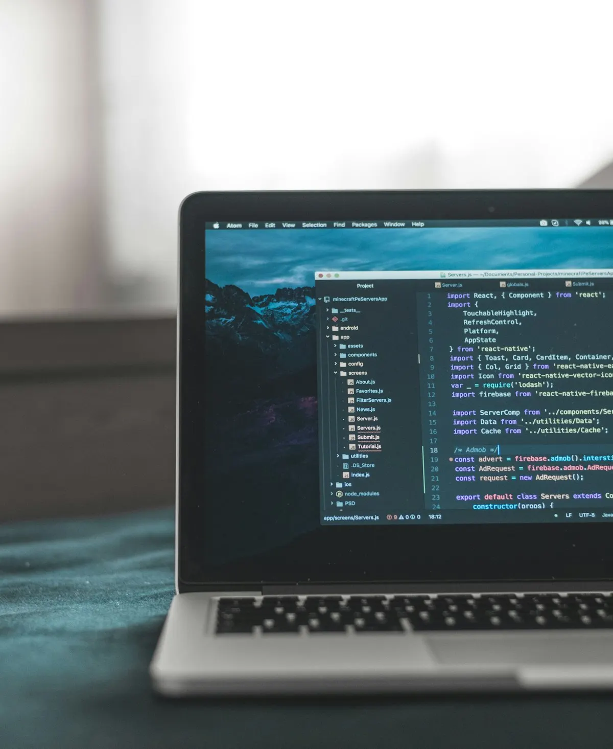 Representação de modelos de linguagem menores e eficientes rodando em dispositivos locais