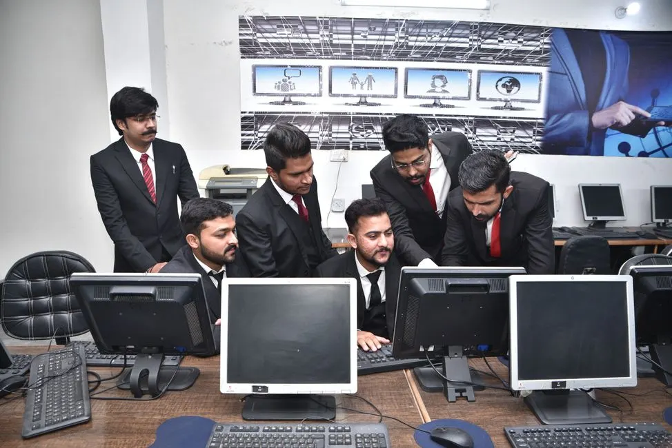 Equipe de TI trabalhando em uma empresa
