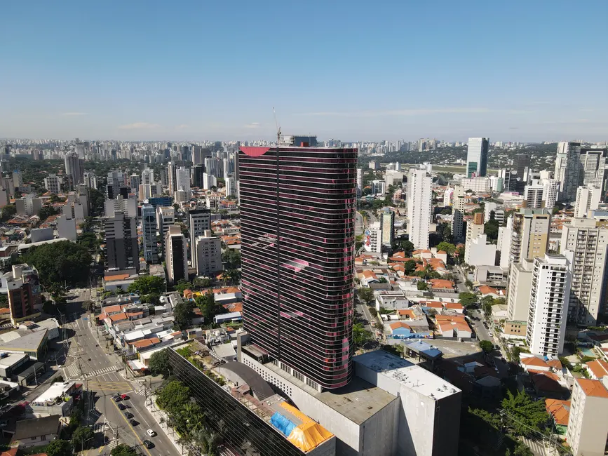 Vista da cidade de São Paulo com edifícios empresariais