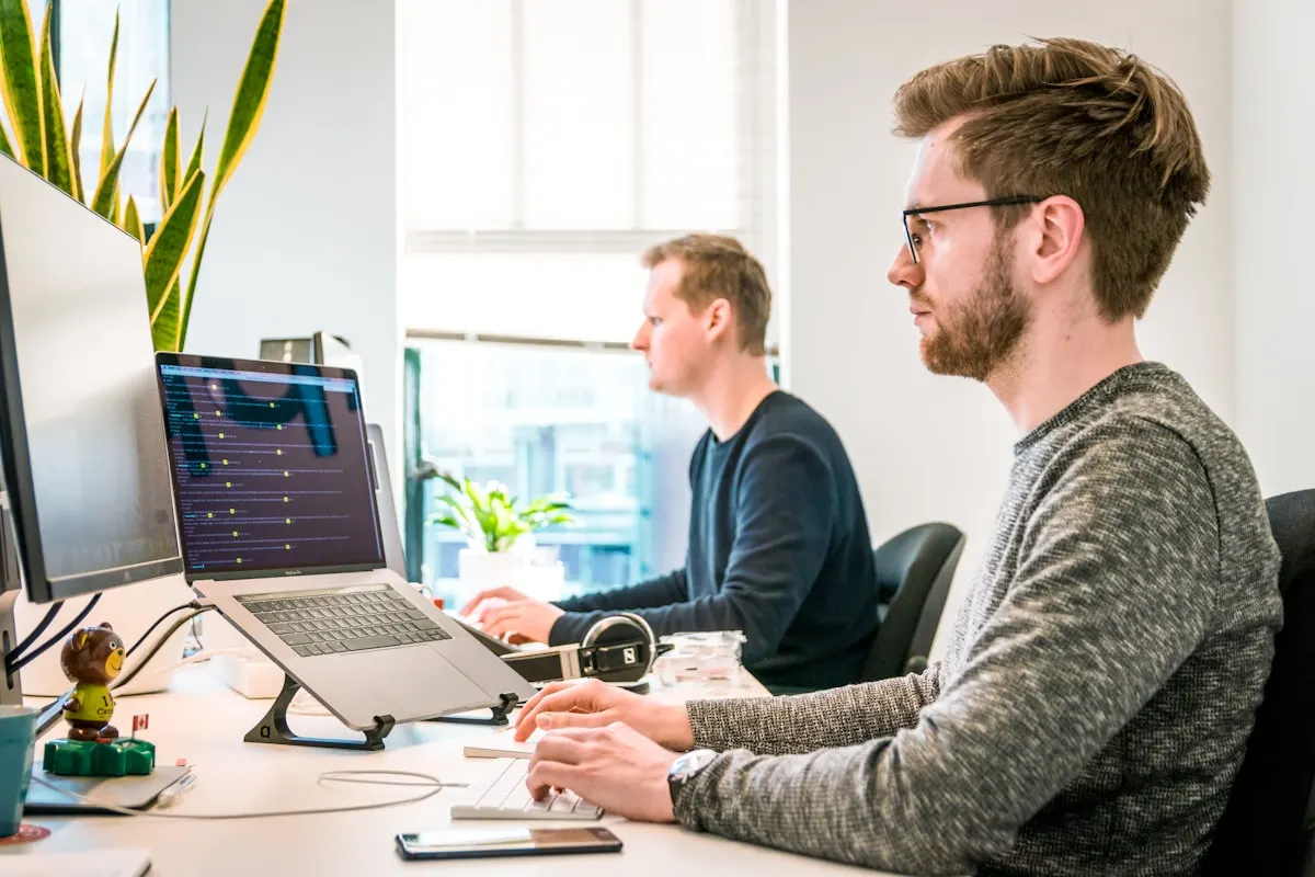 Dashboard de negócios representando o impacto da inteligência artificial na produtividade empresarial