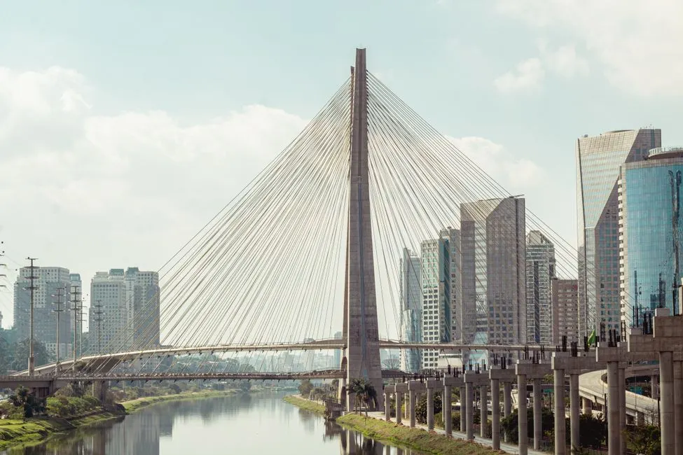 equipe de TI trabalhando em uma empresa em São Paulo
